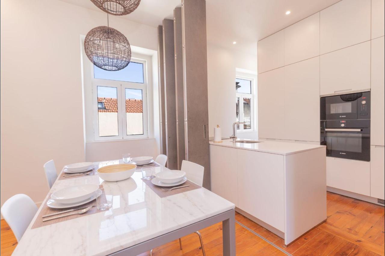 Apartment Amazing 4bdr Flat In Areeiro By Lovelystay