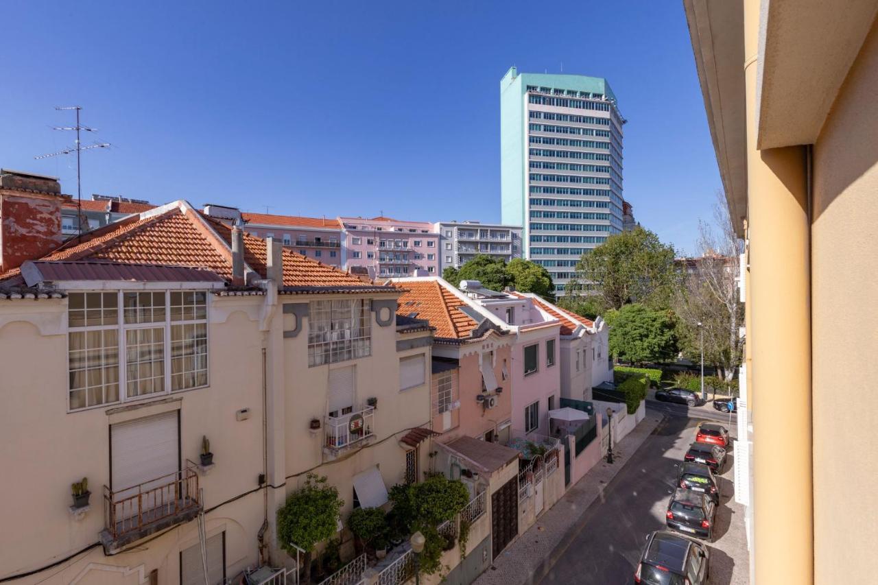 Apartment Amazing 4bdr Flat In Areeiro By Lovelystay Lissabon